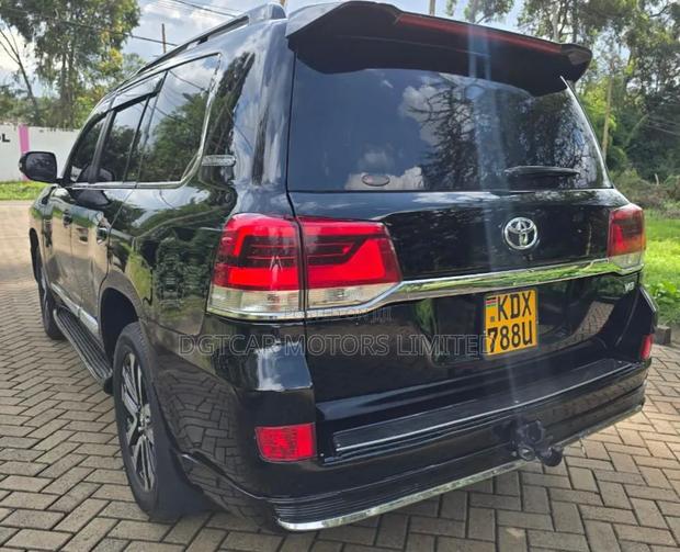 Toyota Land Cruiser 2011 Black