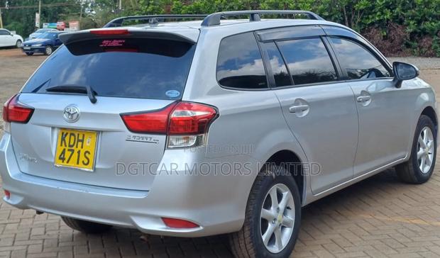 Toyota Corolla Fielder 2017 Silver