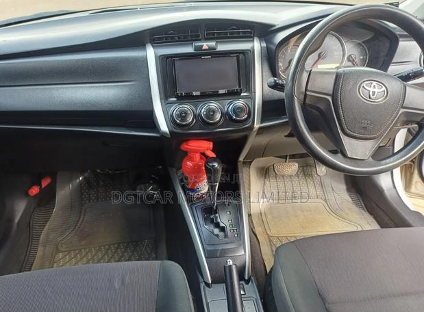 Toyota Corolla Fielder 2017 Silver