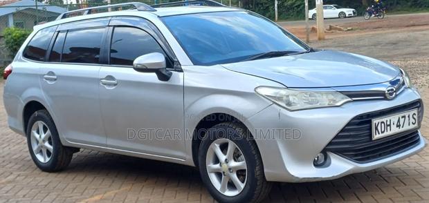 Toyota Corolla Fielder 2017 Silver