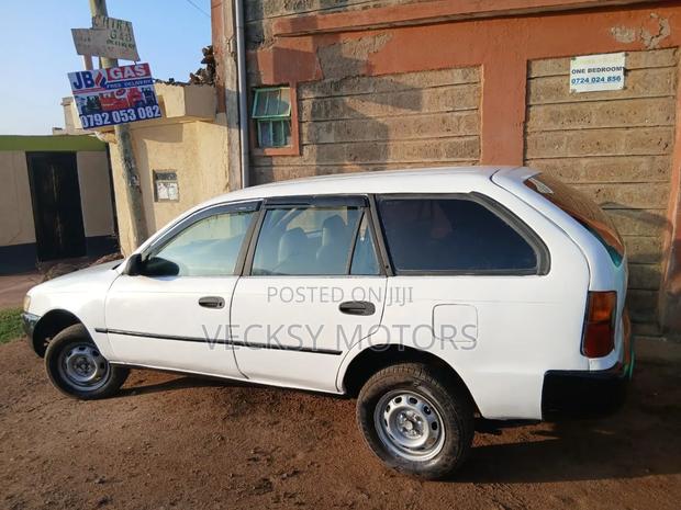Toyota Corolla 1997 White