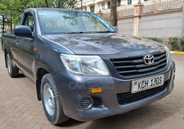 Toyota Hilux 2015 Gray