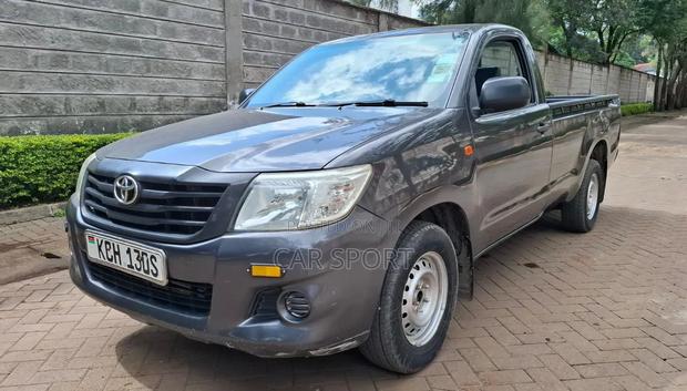Toyota Hilux 2015 Gray