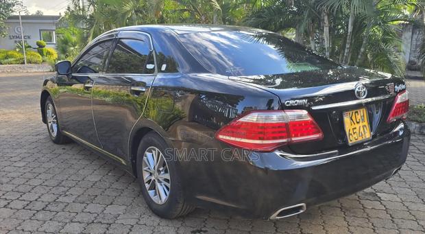 Toyota Crown 2012 Black