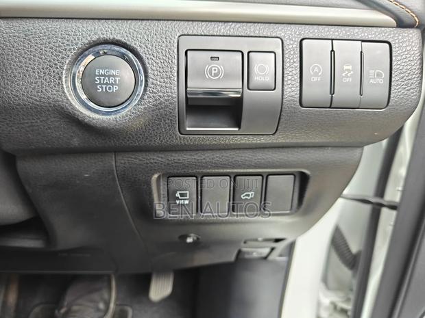 Toyota Harrier Progress 2019 White