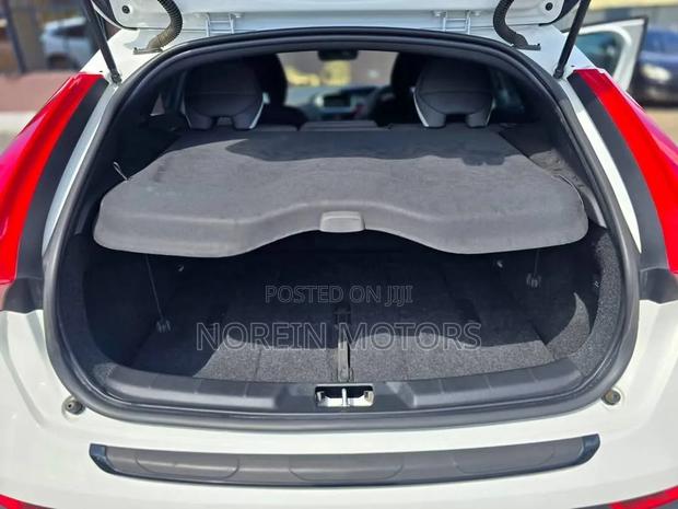 Volvo V40 2020 White