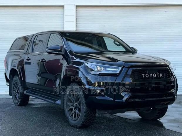 Toyota Hilux 2023 Black