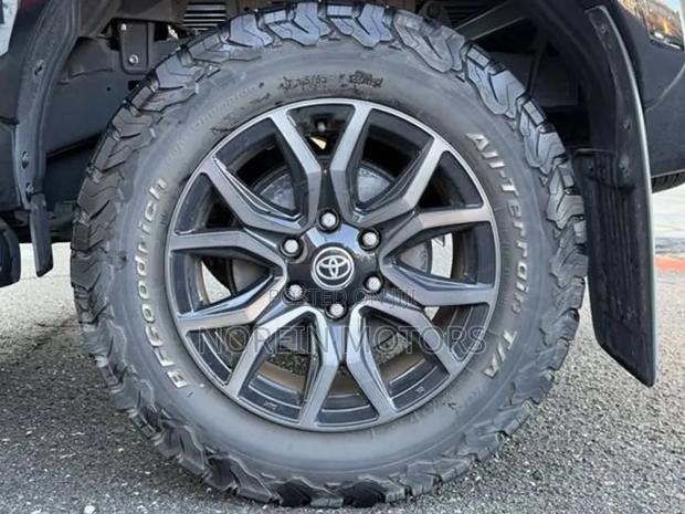 Toyota Hilux 2023 Black