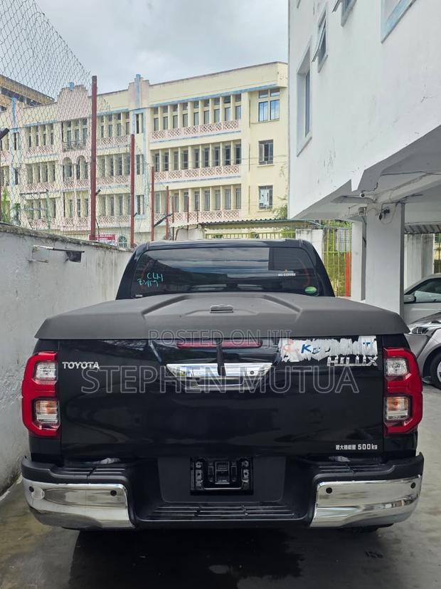 Toyota Hilux Revo Double Cab Deisel 2.4 AWD 2021 Black