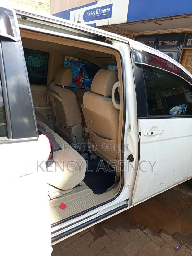 Toyota ISIS 2015 White