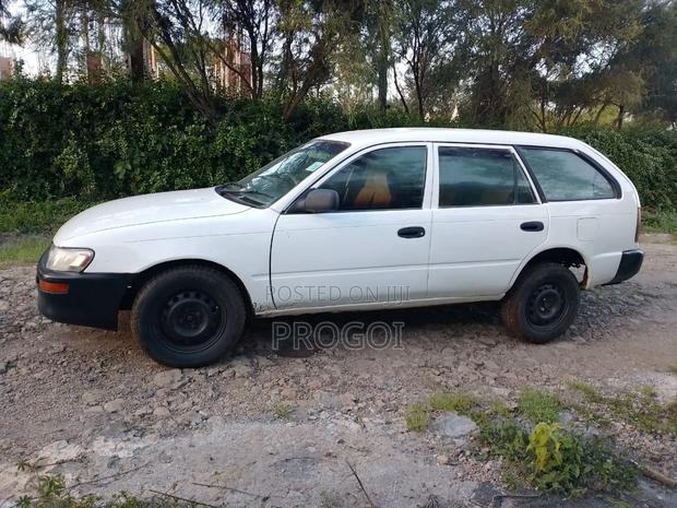 Toyota Corolla Hatchback 2001 White
