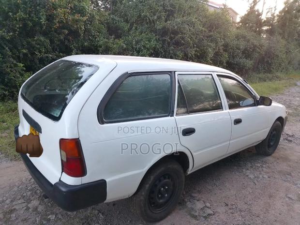 Toyota Corolla Hatchback 2001 White