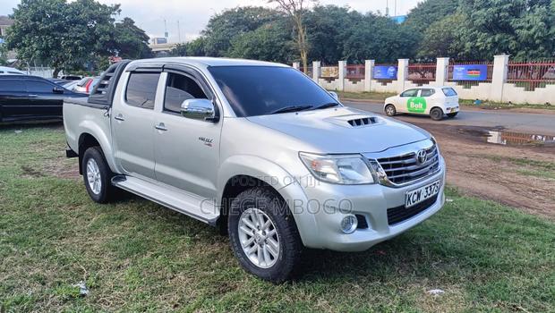 Toyota Hilux 3.0 D-4D 4x4 2012 Silver