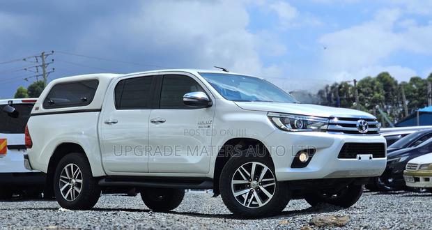 Toyota Hilux SR5 4x4 2017 White