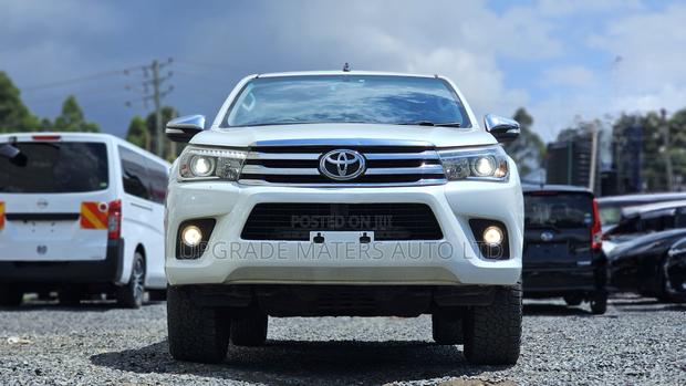 Toyota Hilux SR5 4x4 2017 White