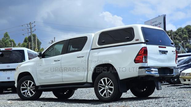 Toyota Hilux SR5 4x4 2017 White