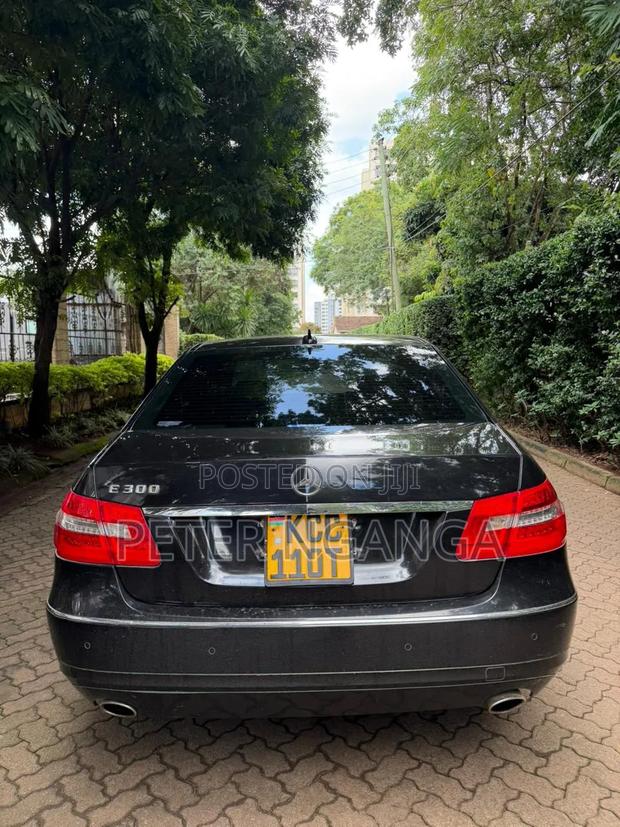 Mercedes-Benz E300 2011 Black