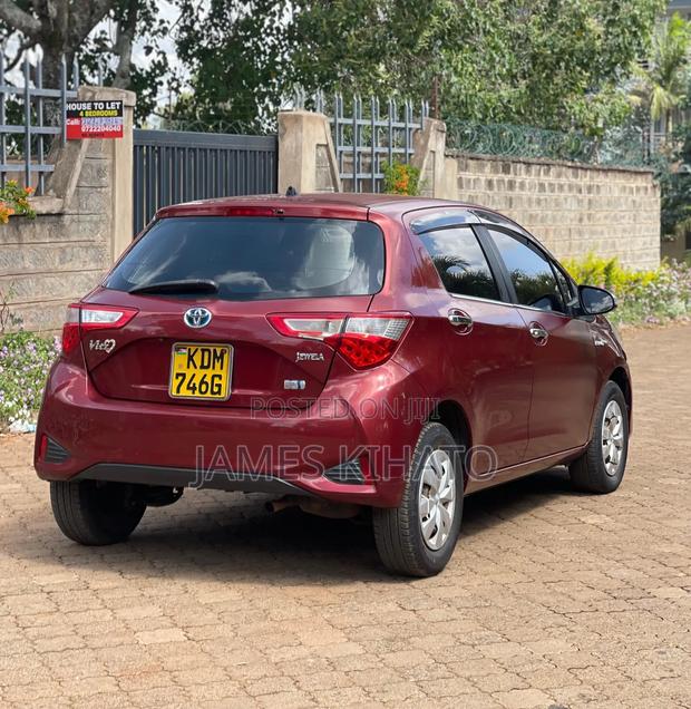 Toyota Vitz 1.5 FWD Hybrid 5dr 2017 Maroon