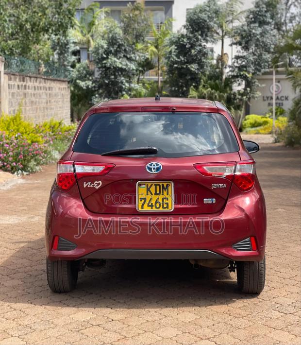 Toyota Vitz 1.5 FWD Hybrid 5dr 2017 Maroon