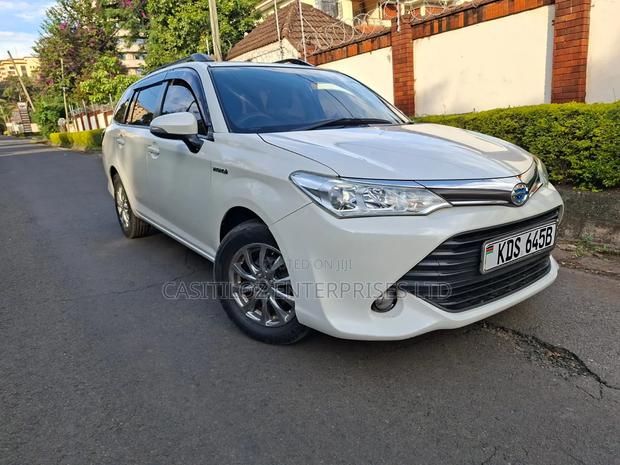 Toyota Corolla Fielder 1.5 Hybrid FWD 2017 White