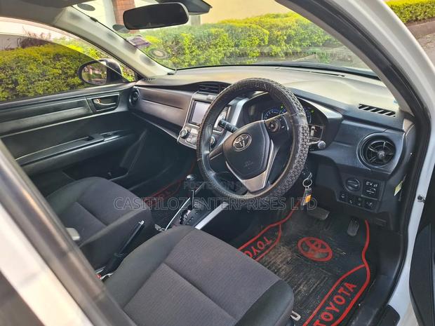 Toyota Corolla Fielder 1.5 Hybrid FWD 2017 White