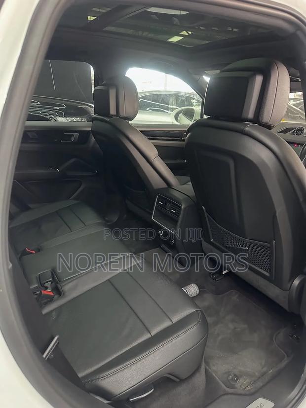 Porsche Cayenne 2019 White