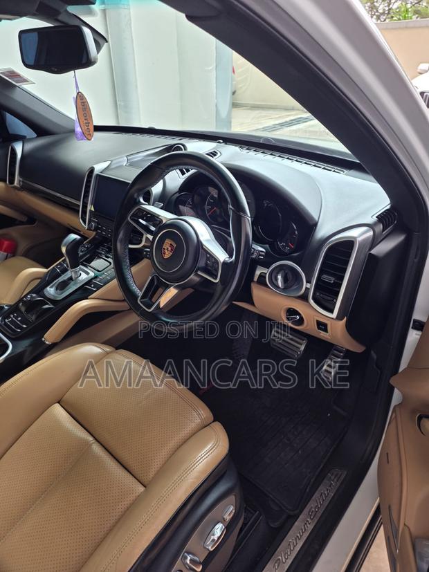 Porsche Cayenne GTS AWD 2018 White