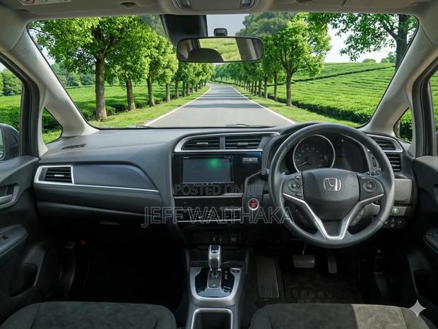 Honda Shuttle 1.5 Hybrid 4WD 2018 Silver