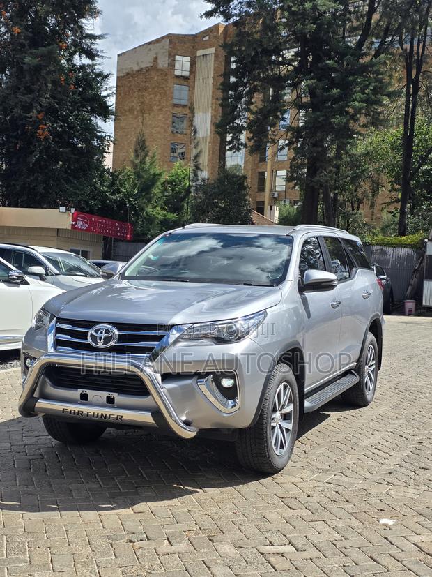 Toyota Fortuner 2019 Silver