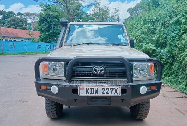 Toyota Land Cruiser 2013 Brown