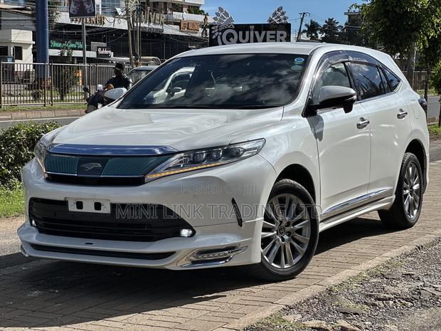 Toyota Harrier 2.0 2019 Off white