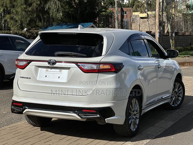 Toyota Harrier 2.0 2019 Off white