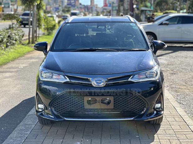 Toyota Corolla Fielder 1.5 Hybrid FWD 2019 Green