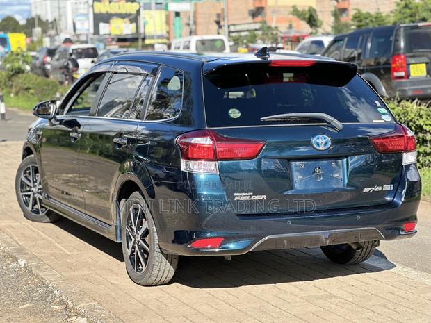 Toyota Corolla Fielder 1.5 Hybrid FWD 2019 Green