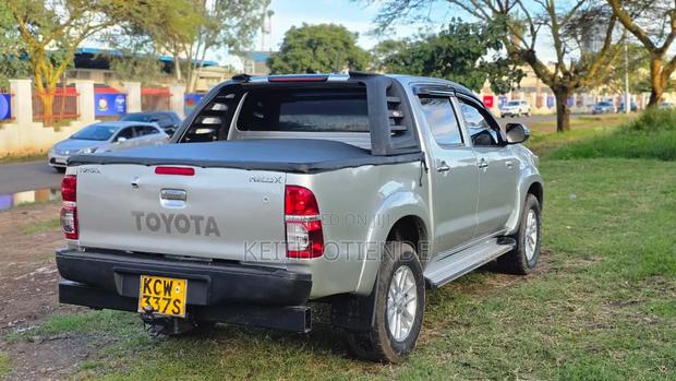 Toyota Hilux 3.0 D-4D 4x4 2012 Silver