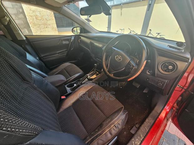 Toyota Auris 2016 Red