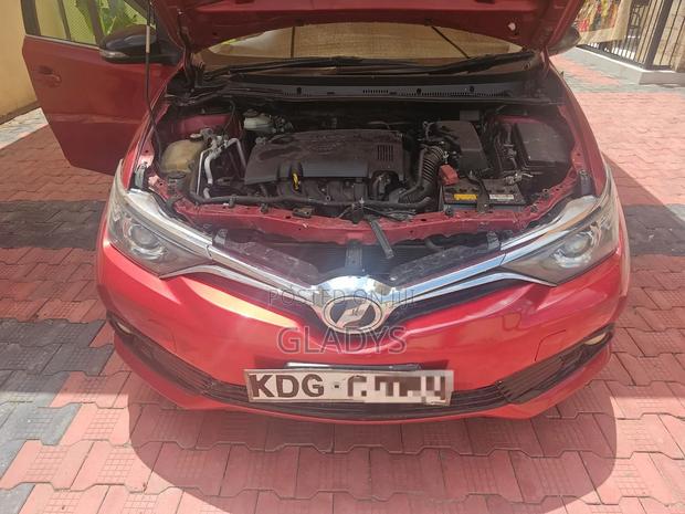 Toyota Auris 2016 Red