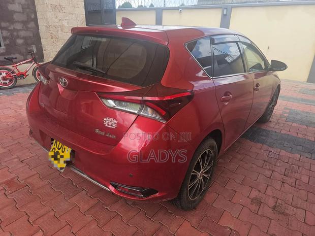 Toyota Auris 2016 Red