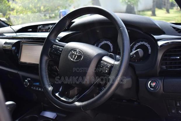Toyota Hilux 2020 Blue