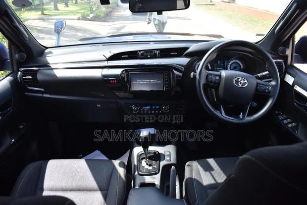 Toyota Hilux 2020 Blue