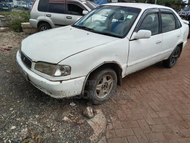 Toyota Corolla 1998 White