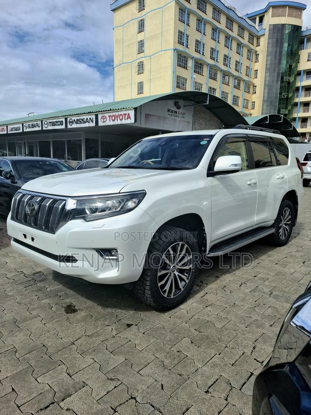Toyota Land Cruiser Prado 2.8 2019 White