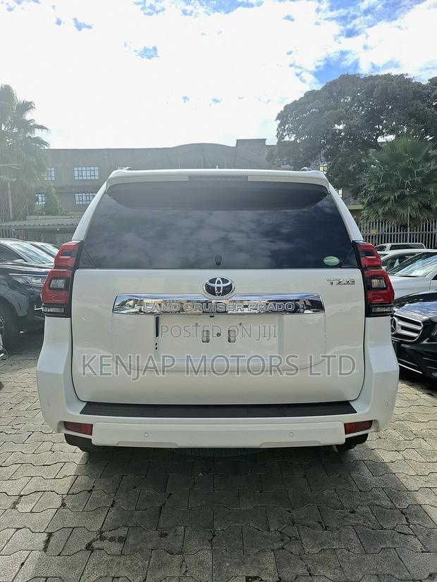 Toyota Land Cruiser Prado 2.8 2019 White