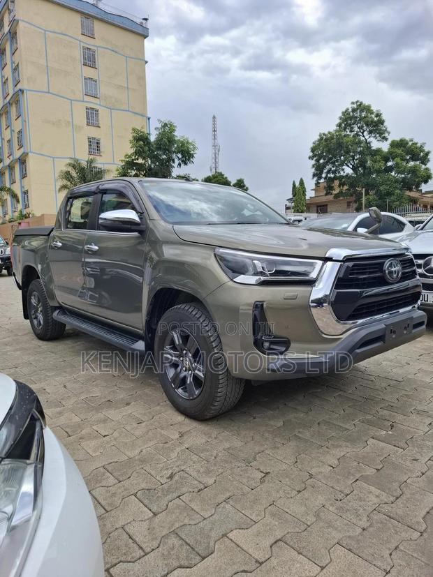 Toyota Hilux 2020 Gray