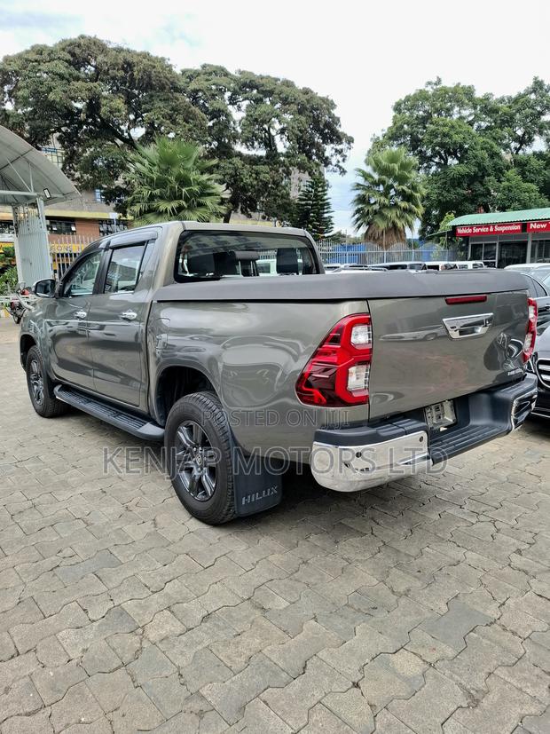 Toyota Hilux 2020 Gray