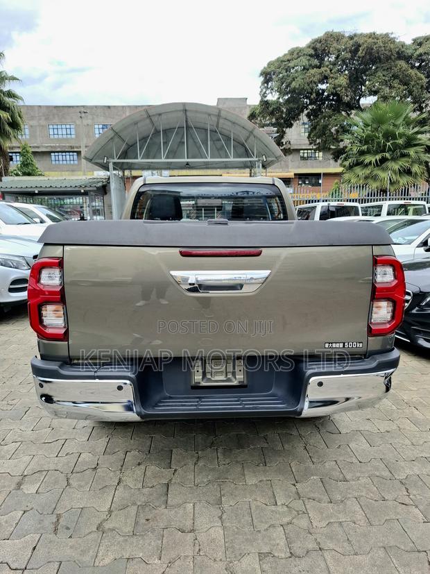 Toyota Hilux 2020 Gray
