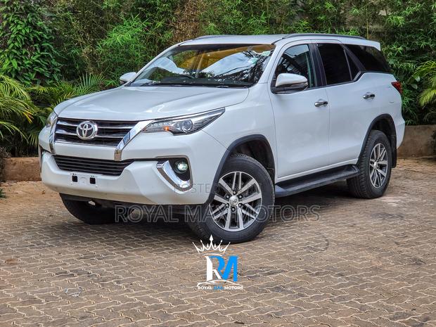 Toyota Fortuner 2.8 D AWD 2019 White