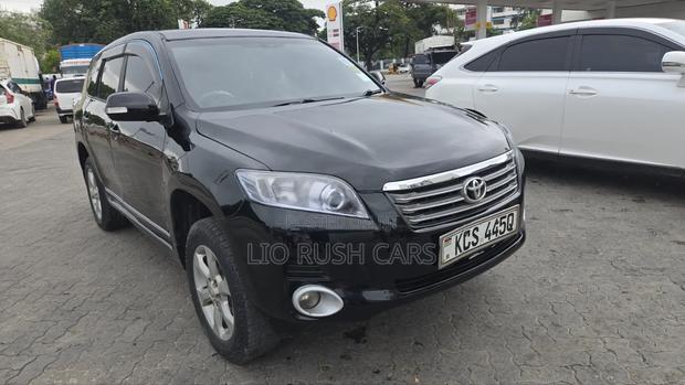 Toyota Vanguard 2011 Black