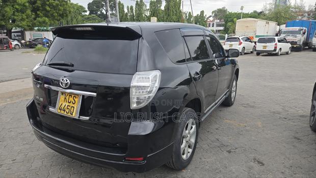 Toyota Vanguard 2011 Black