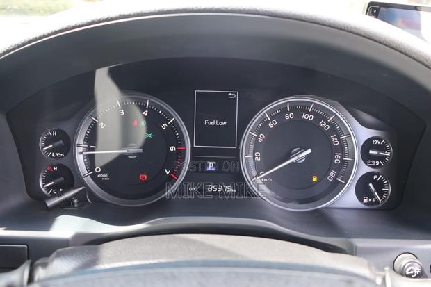 Toyota Land Cruiser 4.6 V8 ZX 2019 White